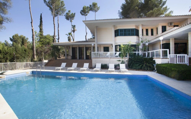 Charming Villa In The Exclusivity Of Son Vida