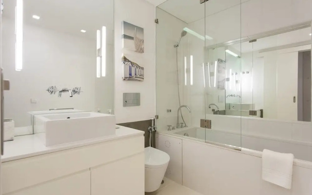 JOIVY Gorgeous 2-bed home, 3 mins from Lisbon Cathedral