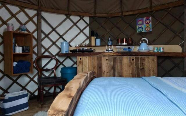 Bembridge Harbour Yurt - Log Burner - Wifi