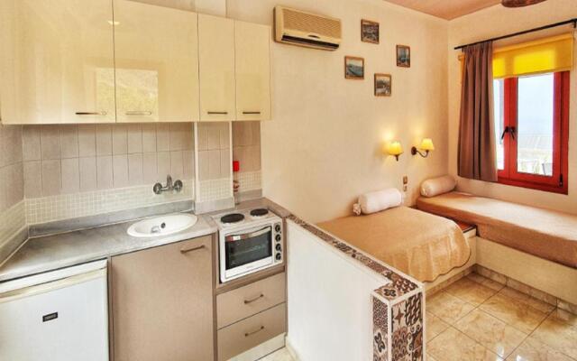 Very Spacious and Well Equipped Room Near the Sea
