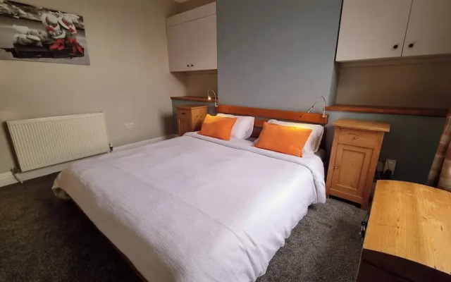 Spacious Centrally Located Apartment