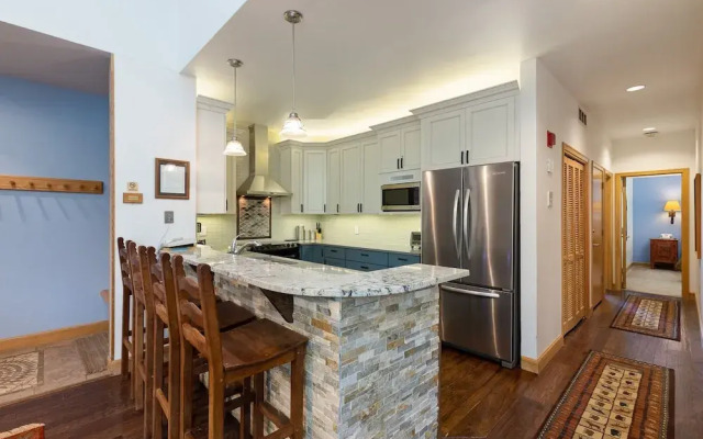 2708 Chateaux Dmont 3 Bedroom Condo