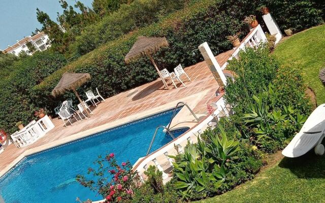 Impeccable 2-bed Apartment Ecuador, Los Claveles