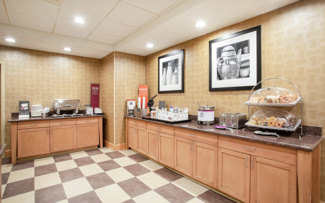 Hampton Inn & Suites Denver/South-RidgeGate