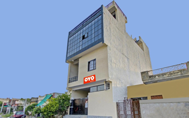 OYO Flagship 70066 Hotel Green Apple