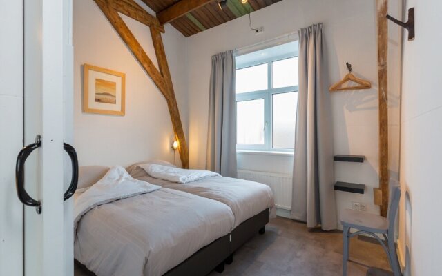 Group Accommodation for 10 Guests, Consisting of 3 Apartments in the Heart of Koudekerke