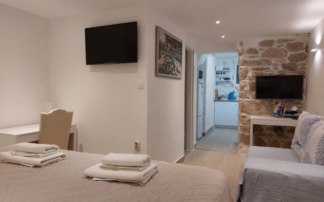 Homey 1-BR Apt