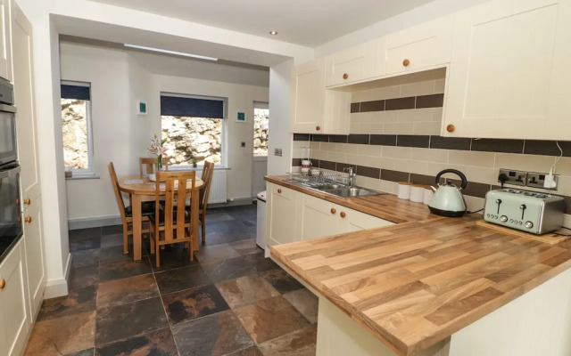 4 Anglesey Road