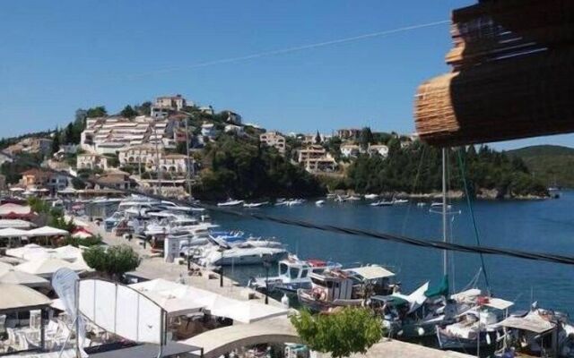 Sybota Seaside Retreat - Chique Marina Loft