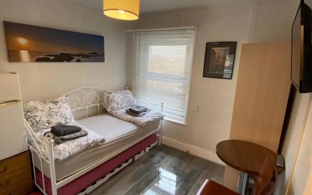 Studio Flat Yards From Bournemouth Beach