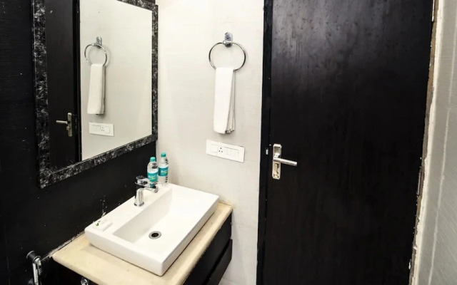 Hotel Crossroad by OYO Rooms