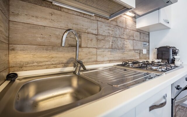 Arno Apartment B by Mmega