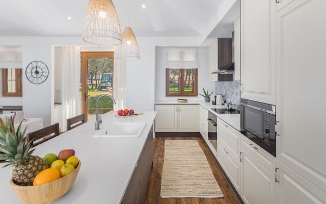 Luxury Beach Villas Porto Bus
