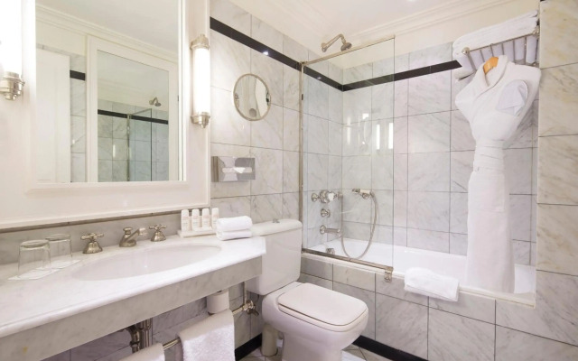 Le Dokhan’s Paris Arc de Triomphe, a Tribute Portfolio Hotel