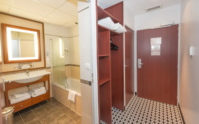 Kyriad Limoges Centre - Gare - Atrium