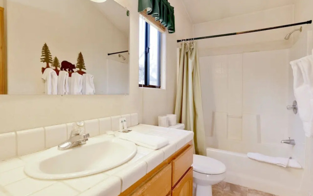 Bear Claw Bungalow #379