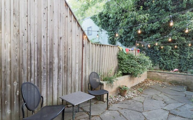 Chic Toronto Townhouse With Private Patio