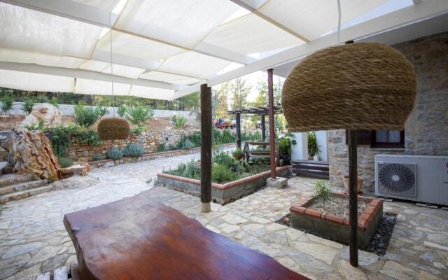 Peaceful Villa With Pool and Garden in Bodrum