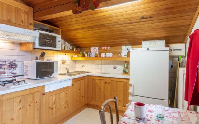 A la Claire Fontaine 18523