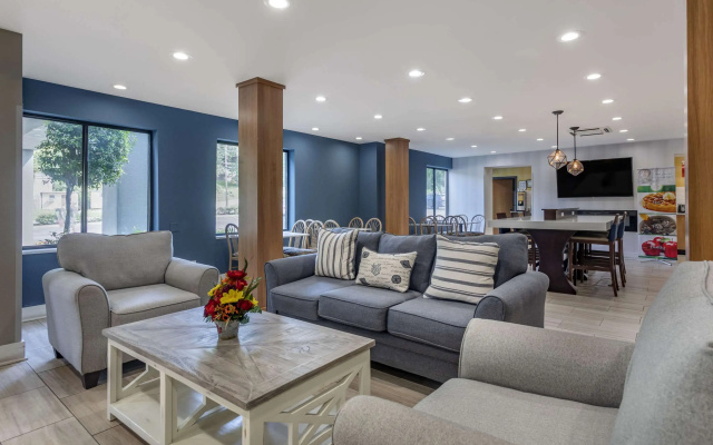 Quality Inn & Suites Chattanooga West near Lookout Mountain