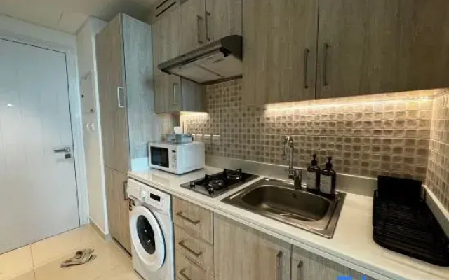High-floor Studio | Atlantis view