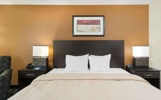 Quality Inn & Suites Mankato East
