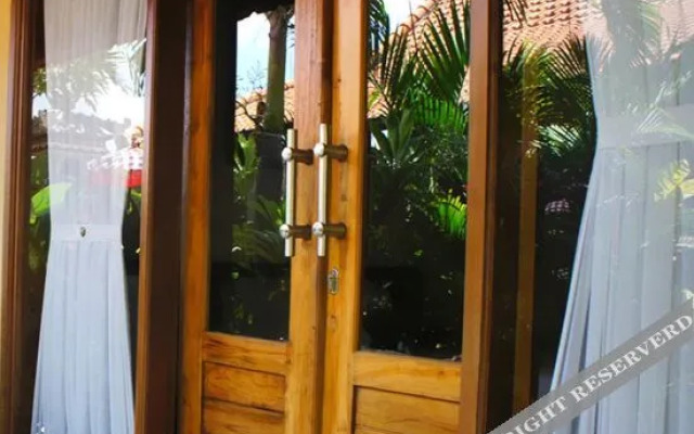 Putu Guest House