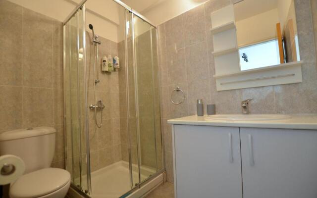Blu Mackenzie 1 bdr Flat with Pool
