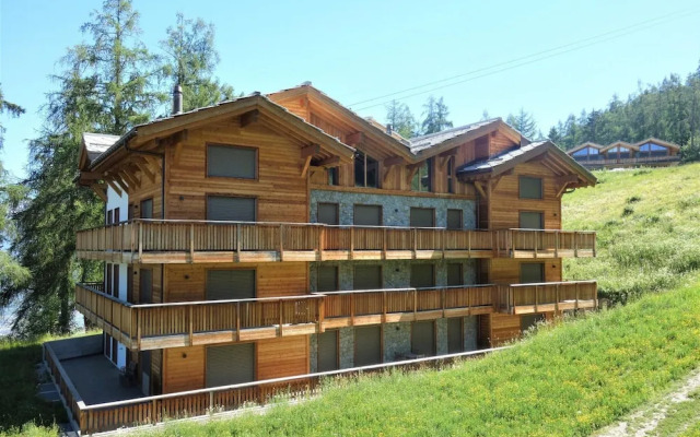 5-bedroom Apartment in Veysonnaz