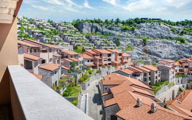 The Lady in Red Studio Flat with Sea View Terrace