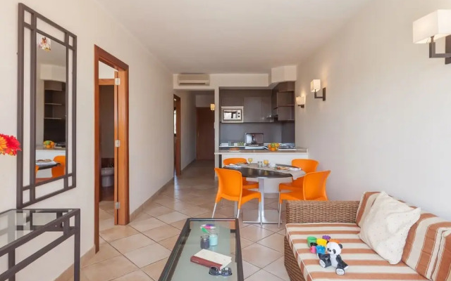 Well-kept and Atmospheric Apartment Near the Sea