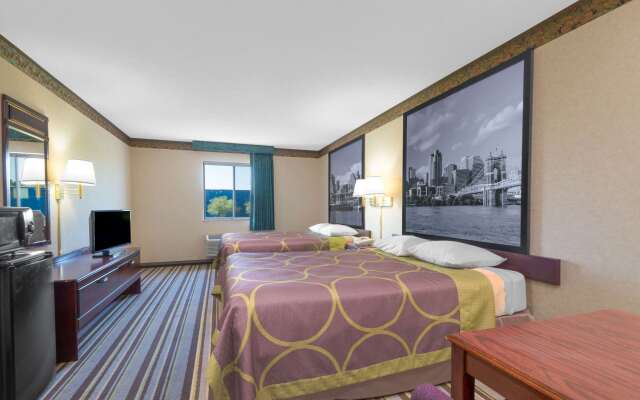 Super 8 by Wyndham Wapakoneta