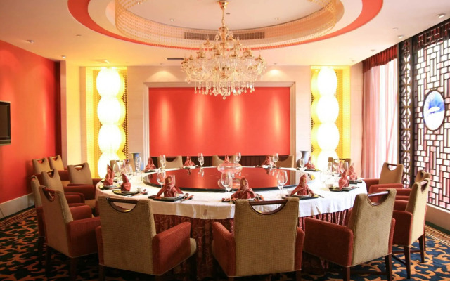 Royal Marina Plaza
