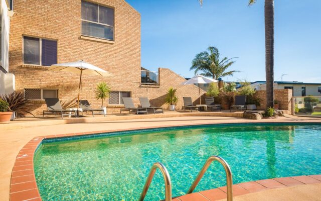 Black Dolphin Motel & Apartments