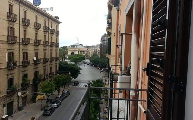 Teatro Politeama House
