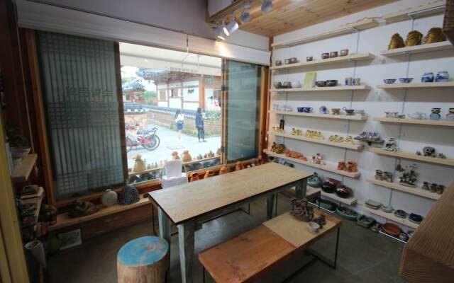 Jeonju Keun Judaengi Hanok Stay