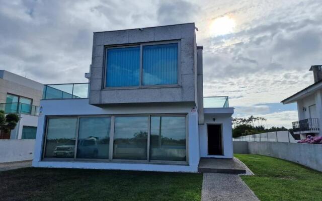Family house with pool and beautiful river view