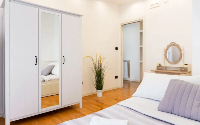 Bright flat next to the Vomero