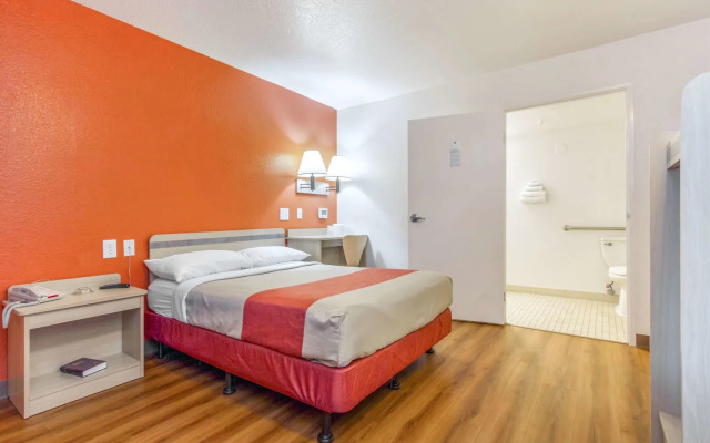 Motel 6 Phoenix, AZ - West