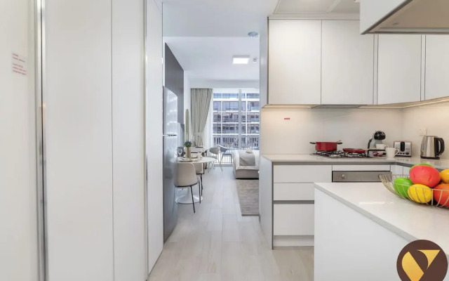 5 Mins Circle mal & 12 Mins Emirates Mal