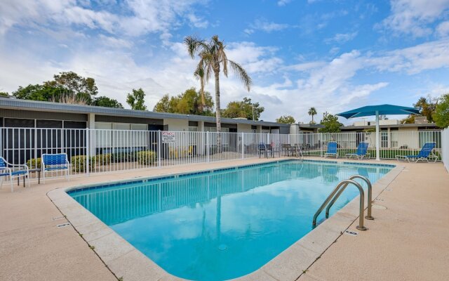 Scottsdale Townhome: Furnished Patio & Pool Access