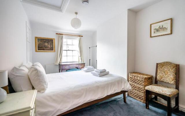 6 Monkbar Court