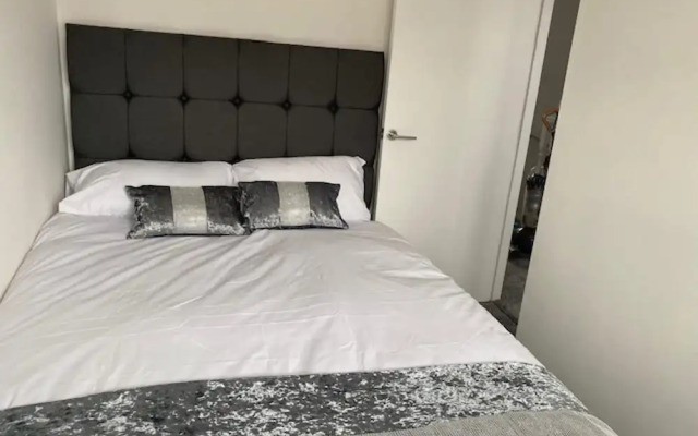 Home Sleeps5-netflix-parkg-near City Center/etihad