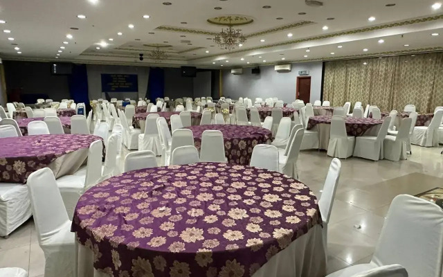 OYO 89619 De Choice Hotel