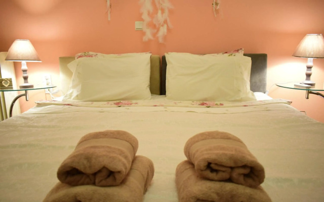 Mary's Apt 2bedrooms in Allou Fun Park West Athens by MK