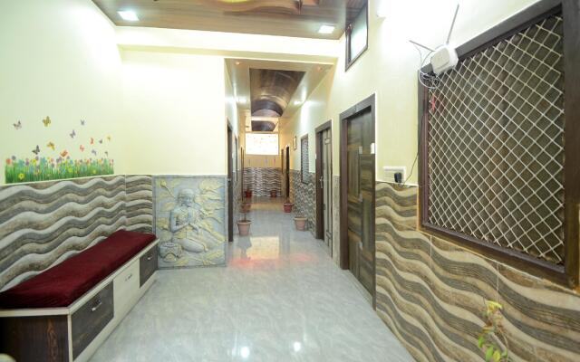 OYO 18506 Regal Golden Palace