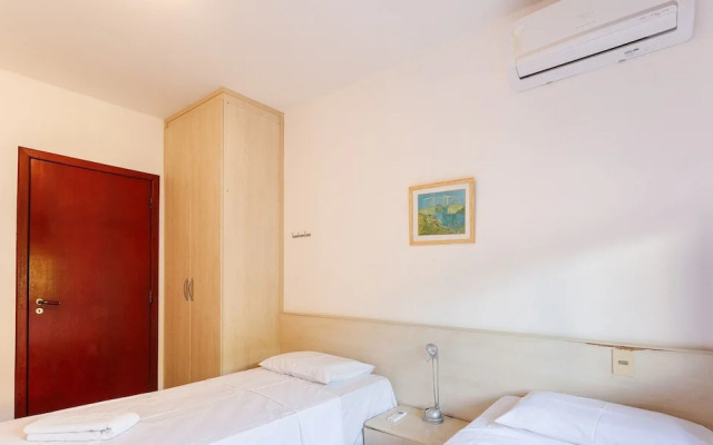 Apt w/BBQ 2BR 350m from beach Jurerê ADJ205