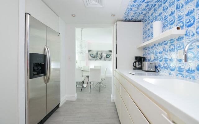 Miami World Rental - Mondrian 1426