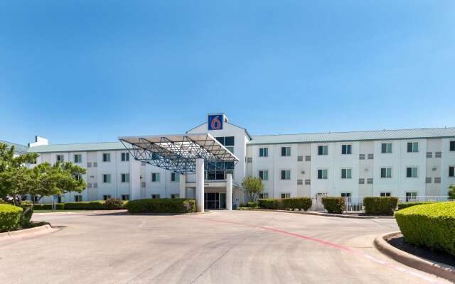 Motel 6 Irving, TX - DFW Airport North