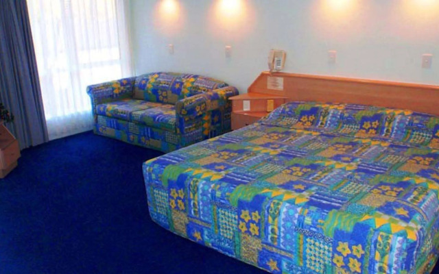 Runaway Bay Motor Inn